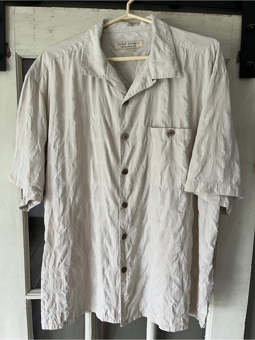 Vintage Men’s Button-down Hawaiian Shirt